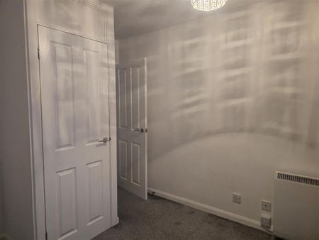 2 bedroom semi-detached bungalow to rent - Photo 3