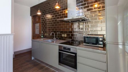 1 bedroom in a flat share to rent - Photo 5