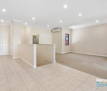 STUNNING FULLY FURNISHED AND EQUIPPED TOWNHOUSE OFFERING COASTAL LIFESTYLE ON YOUR DOORSTEP!! - Photo 4