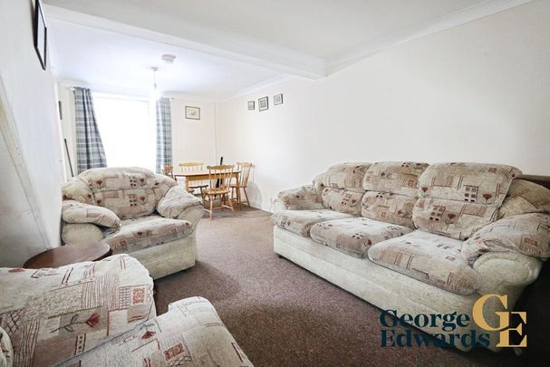 1 bedroom in a house share to rent - Photo 1