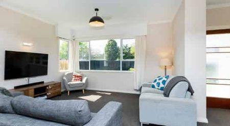 Three Bedroom Home In Prime Location - Photo 2