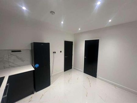 Palmerston Crescent, London, N13 - Photo 5