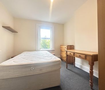 1 bedroom in a house share to rent - Photo 2
