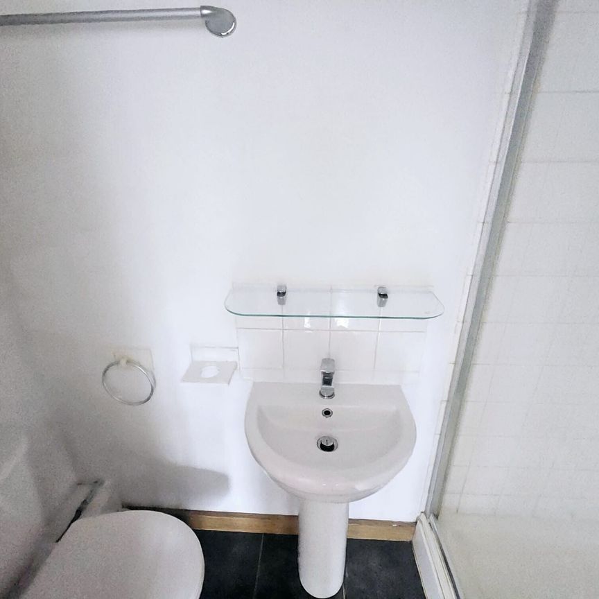 Rayners Gardens, Southampton - Photo 1