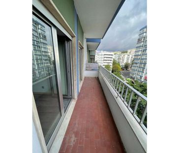 Carnaxide e Queijas, Lisbon - Photo 1