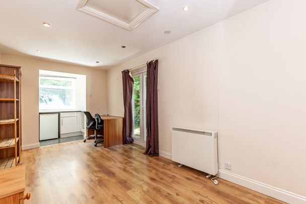 Beechey Avenue, Marston - Photo 1