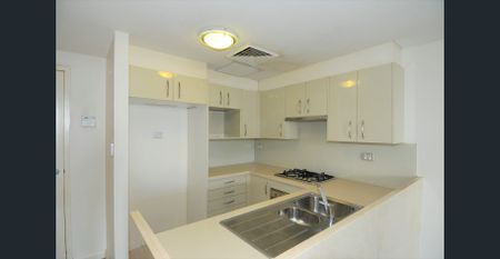 Modern 1-bedroom apartment in Sydney CBD at World Tower - Photo 4