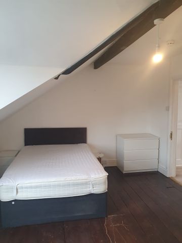 6 bedroom, 1 en-suite house - Photo 3