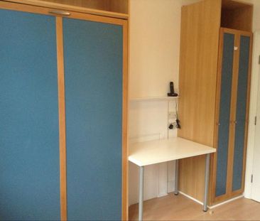 Flat 430 Fulham Palace Road, Fulham W6 9HH - Photo 2