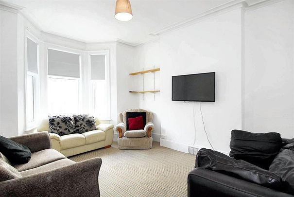 4 bedroom house to rent - Photo 1