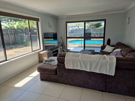 Bundall - Photo 2