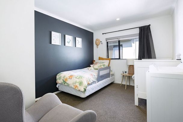 Easy care in central location! 3 Bed 2 Bath - Photo 1