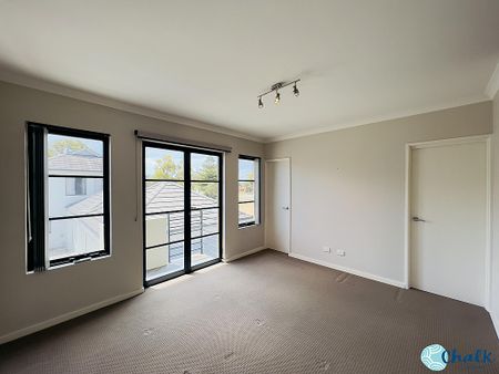 SPECTACULAR SHOALWATER TOWNHOUSE! - Photo 5