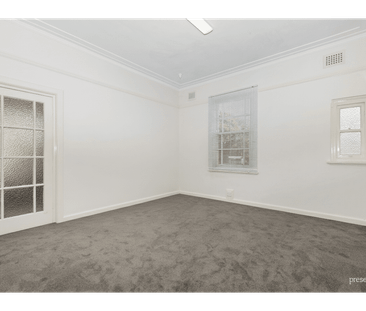 CLASSIC BRICK BEAUTY IN A CENTRAL MAITLAND LOCATION - Photo 2