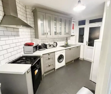 1 bedroom in a house share to rent - Photo 5