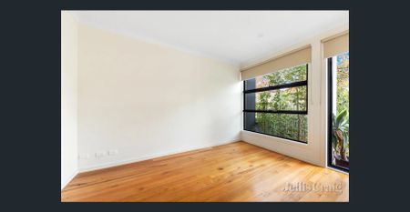 Superb 4 bedroom town home living in Heidelberg! - Photo 4