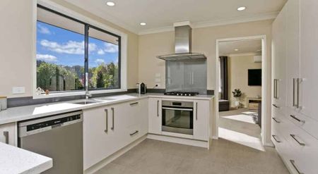 ALBANY FAMILY HOME - Photo 4