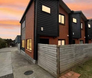 Charming 1-Bedroom Townhouse in Papakura – Comfortable Living at $4... - Photo 1