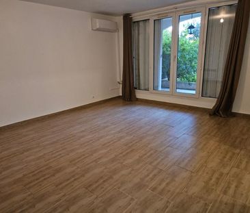 À louer – T1 en rez-de-jardin avec terrasse et parking – Toulon Les... - Photo 3