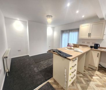 Hillbrow Crescent, Halesowen, B62 9RP - Photo 1