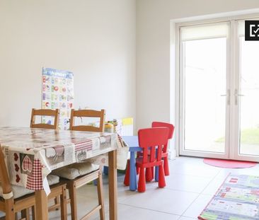 Bright room in 3-bedroom house in Donaghmede, Dublin - Photo 1