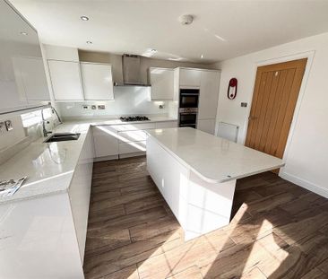 5 bedroom semi-detached house to rent - Photo 2