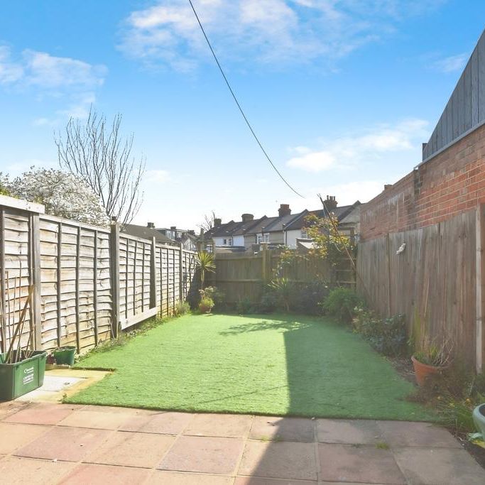 2 bedroom end of terrace house to rent - Photo 1
