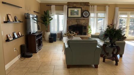 For Lease - 1310 St. Paul Street Unit# Unit A, St. Catharines, Ontario - Photo 2