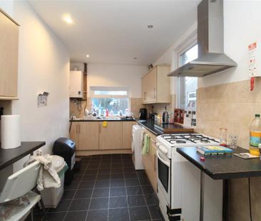 4 bedroom private hall to rent - Photo 6