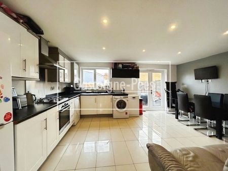 Hargreaves Close, Basingstoke, RG24 - Photo 4