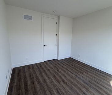 For Lease - 212 Ellis Avenue, St. Catharines, Ontario - Photo 5