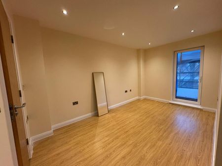 2 bedroom Flat To Let - Photo 3