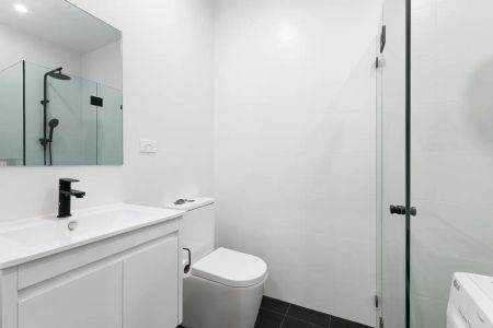 “Modern Townhome in a Prime Convenient Location!” - Photo 4