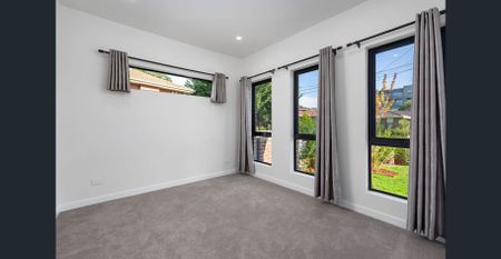 Near New 4 Bedroom 3 Bathroom Home! - Photo 2