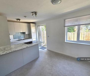 3 bedroom semi-detached house to rent - Photo 6