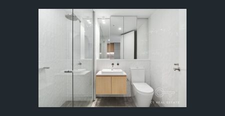 Award Winning, Spacious Corner Apartment - Photo 5