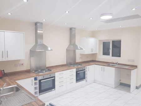 SPACIOUS EN-SUITE HOUSESHARE NEAR NEW CROSS HOSPITAL Room 1 - Photo 3