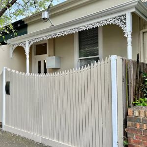 Perfectly Positioned Two Bedroom House - Photo 2