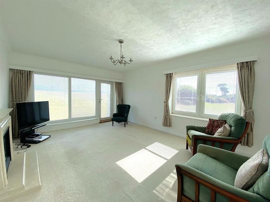 3 bedroom ground floor flat to rent - Photo 1