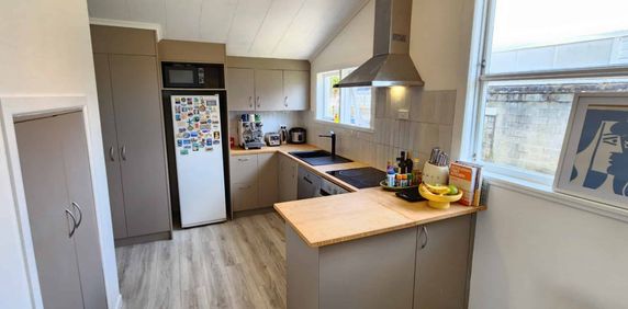 New Plymouth, 3 bedrooms - Photo 2