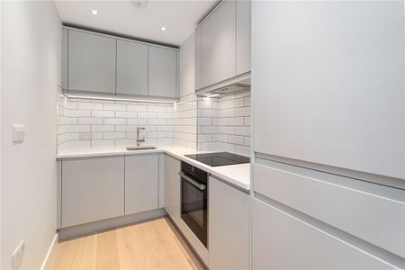 A bright and modern self-contained studio apartment, situated moments from Marylebone High Street. - Photo 3