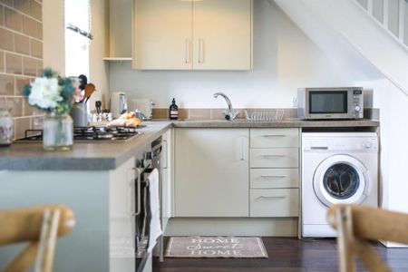 1 bedroom semi-detached house to rent - Photo 2