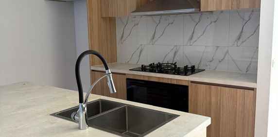 Beautiful Double Storey Townhome For Lease in Truganina - Photo 2