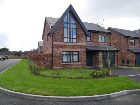 4 bedroom detached house to rent - Photo 3