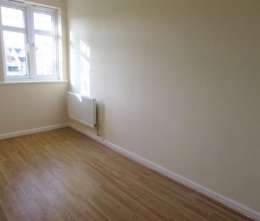 2 bedroom mews to rent - Photo 4