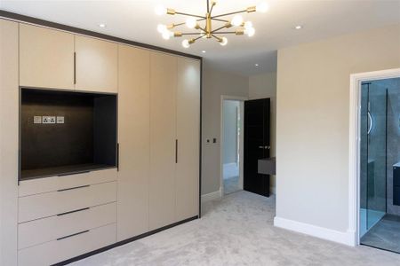 5 bedroom detached house to rent - Photo 5