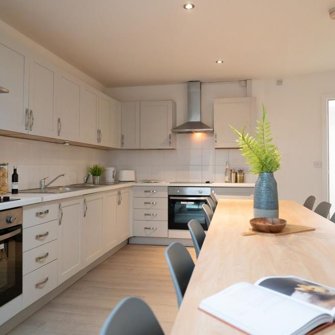 3 bedroom flat to rent - Photo 1