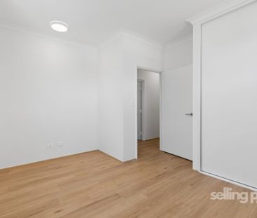 MODERN LIVING IN THE HEART OF MAYLANDS | 2 BEDROOM | 2 CAR BAYS - Photo 2