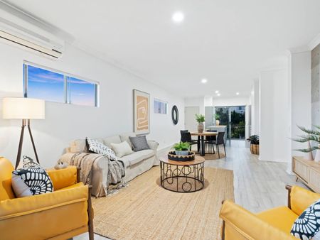 Spacious Family Home Complete with 2 Living Areas and Pool - Photo 4