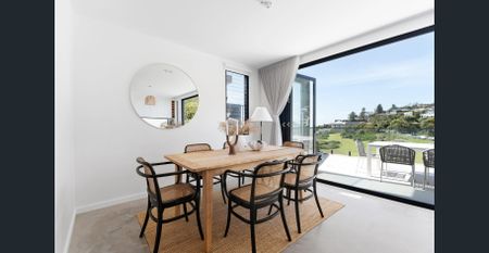 Exquisite Brand New Beach Side Home. - Photo 4